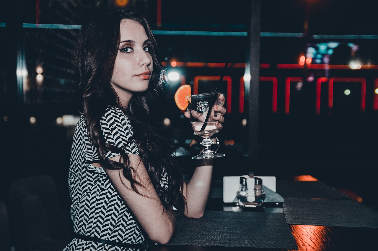 QQ最新时尚潮流男头像,完美融合个性风格与潮流元素