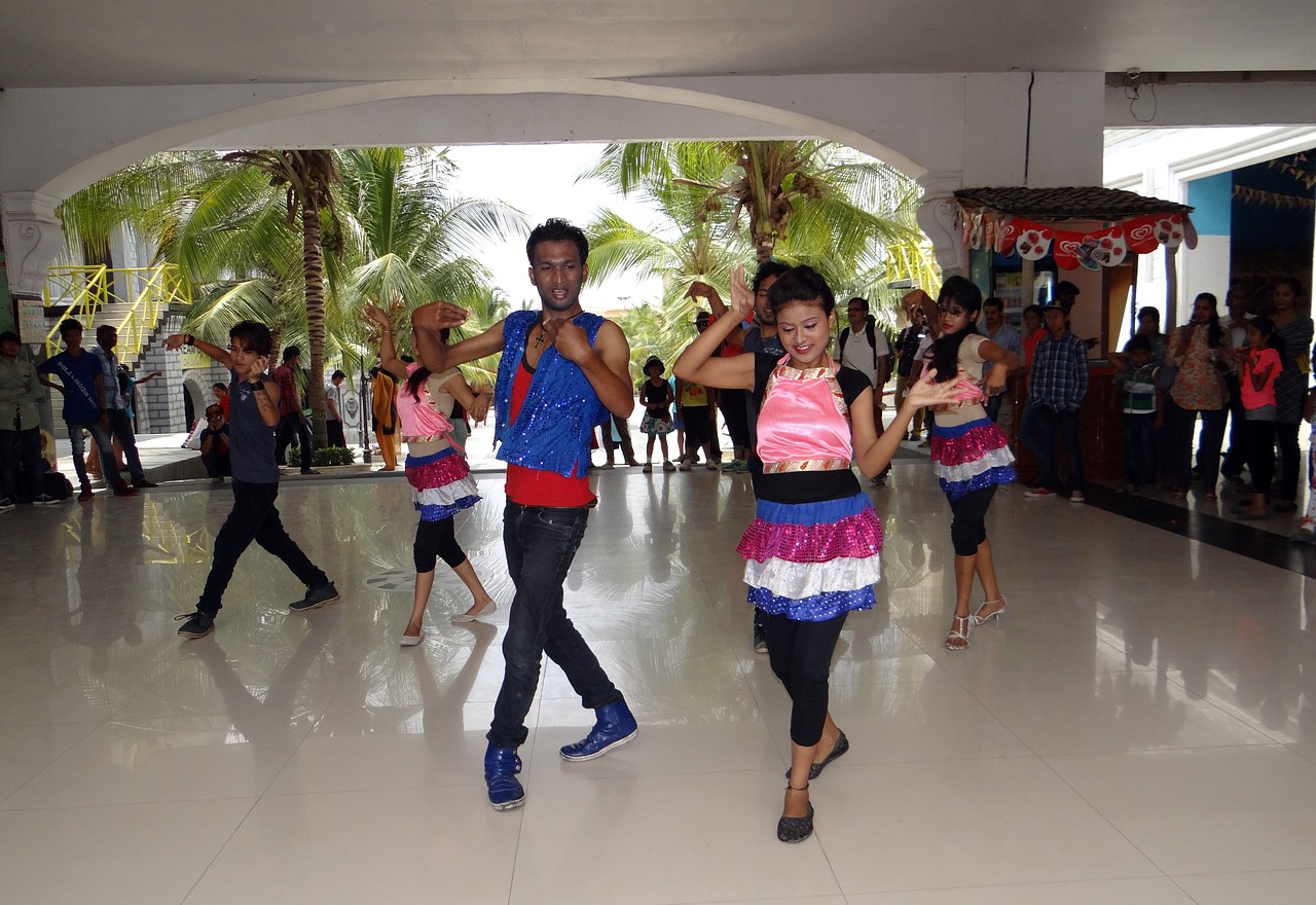 探索现代舞蹈新潮流与新元素的最新最嗨舞蹈盛宴