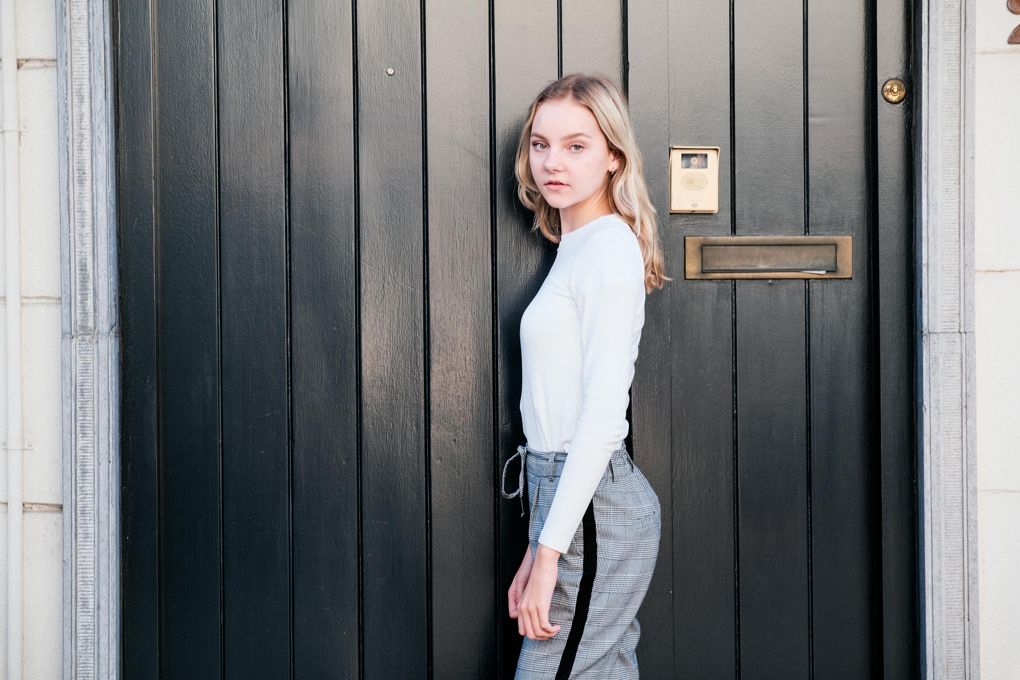 沈冰最新照片,展现独特魅力的瞬间风采