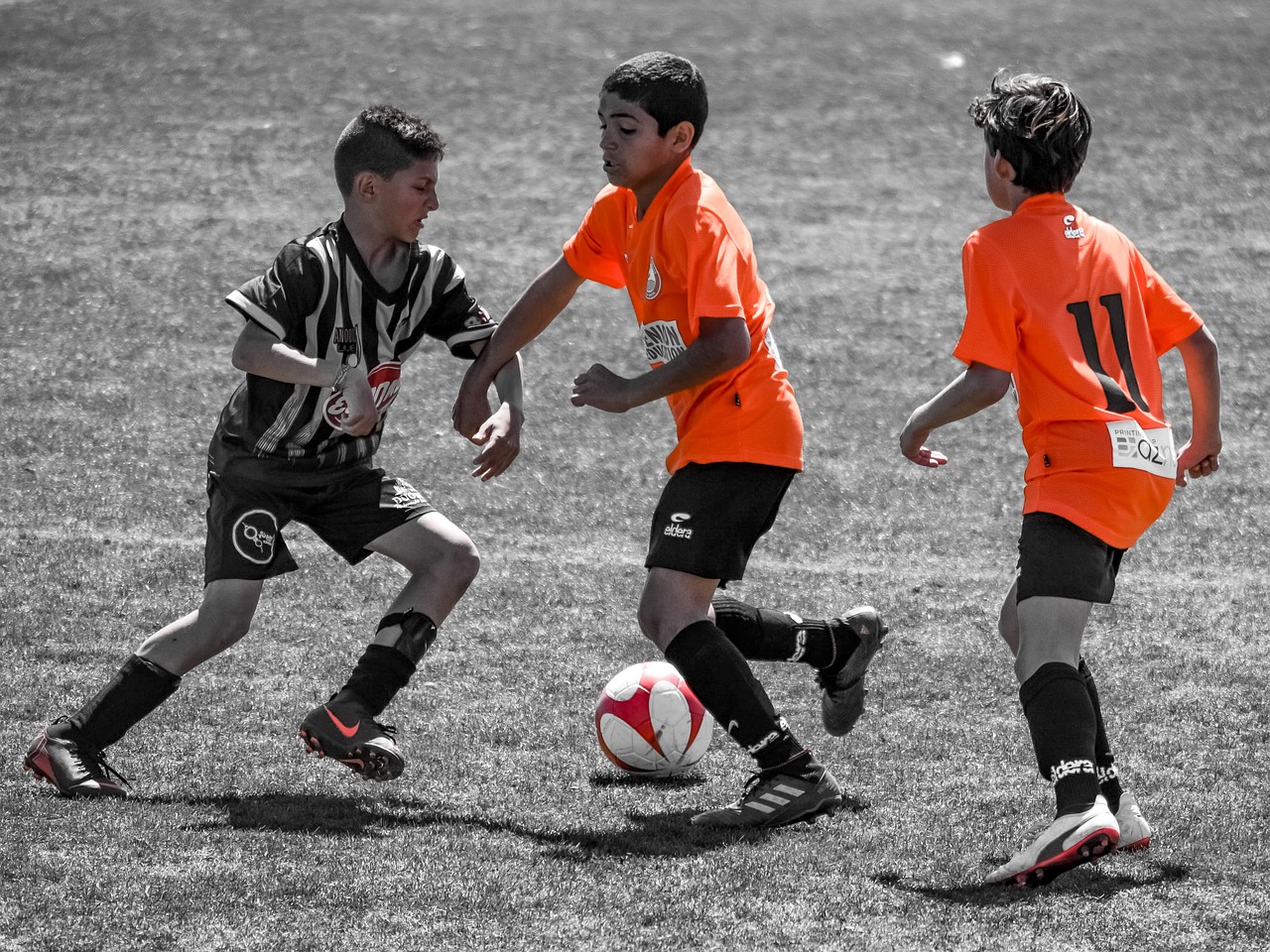 最新足球推荐分析与潜力球队球员动态探寻