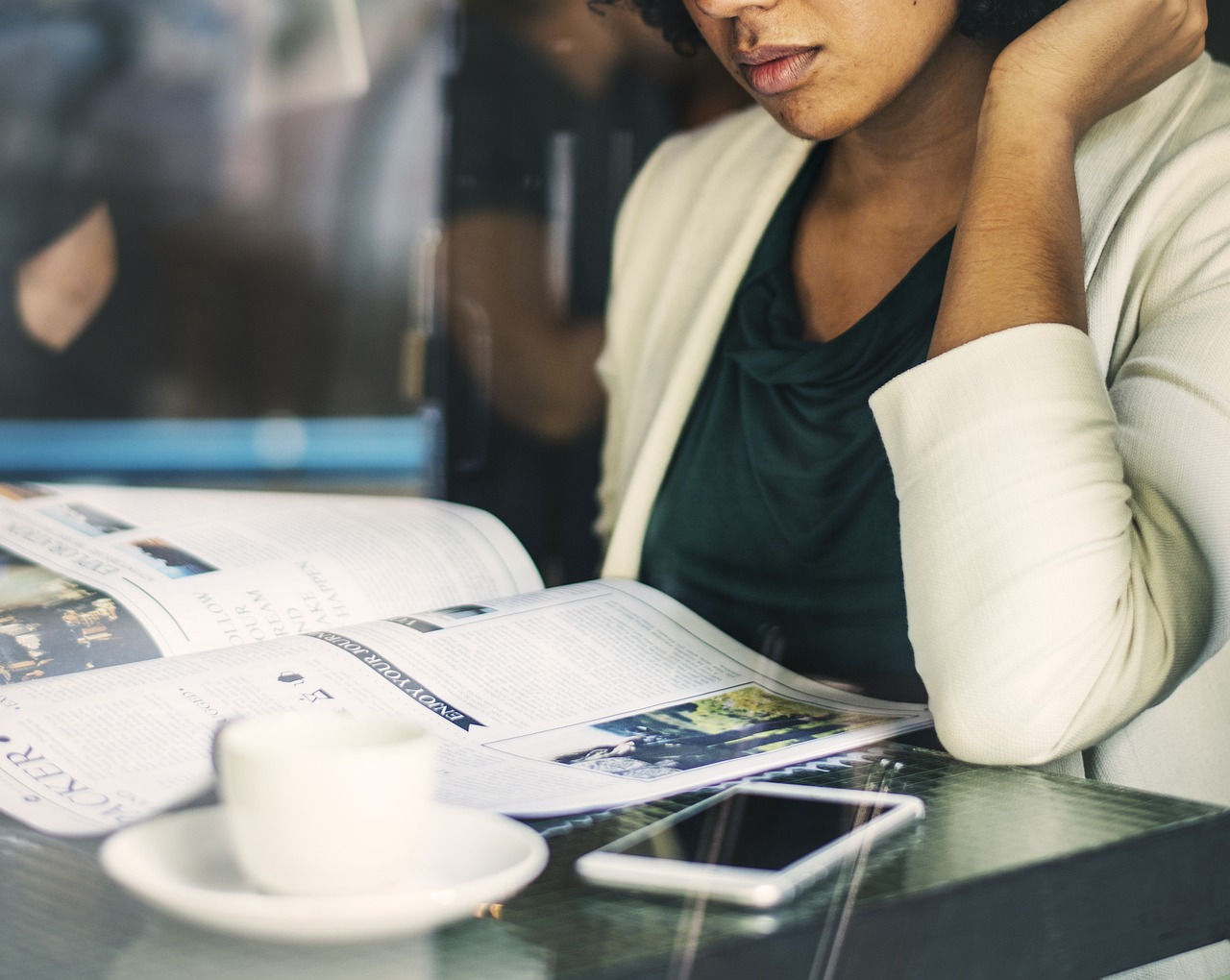 社会现象下的反思与探讨,最新啃老新闻透视及其影响