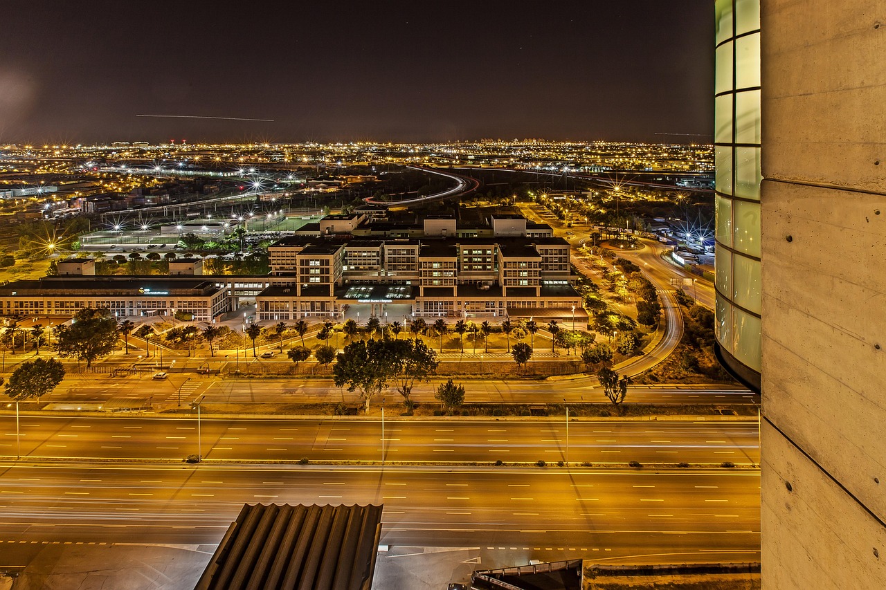 李一桐机场最新动态,明星出行风采闪耀亮相