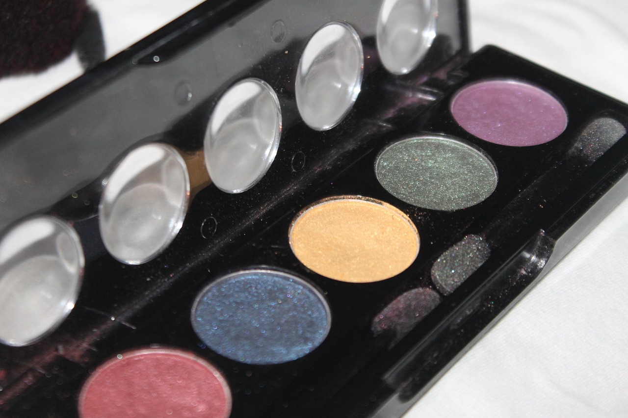 完美日记最新眼影系列,打造迷人眼妆的必备之选