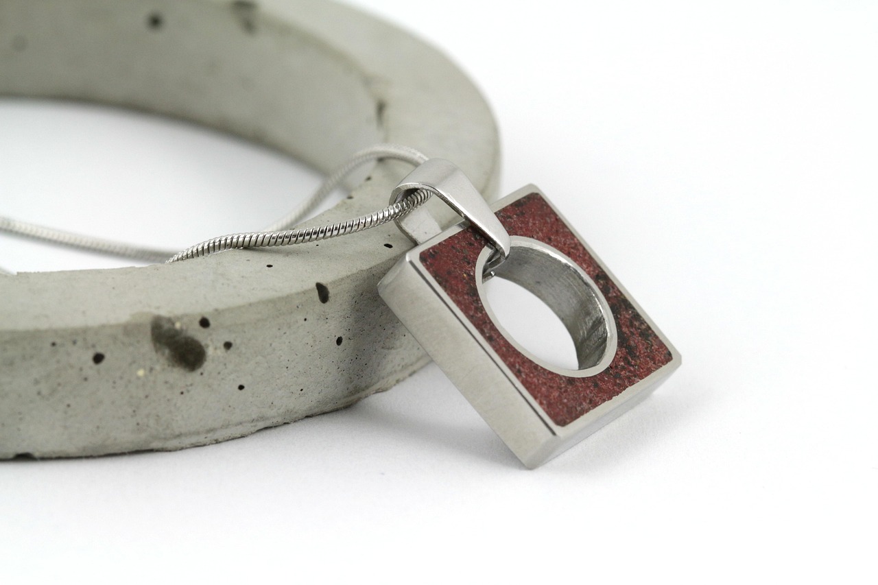 时尚与实用兼备,最新款挂件绳设计亮相