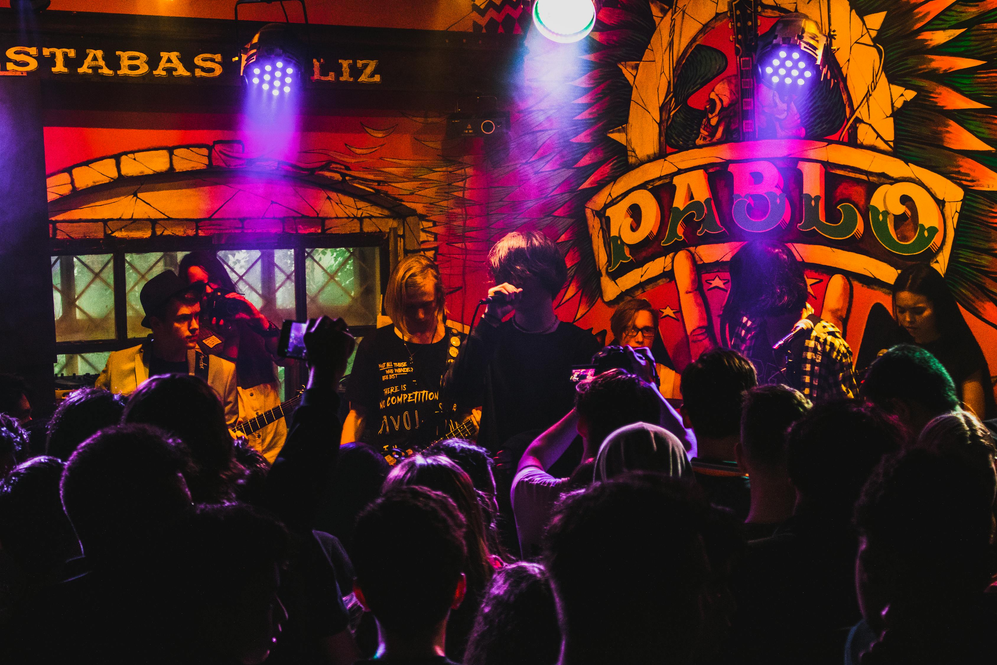 BTS成员最新歌曲,音乐的力量与粉丝的狂热热情