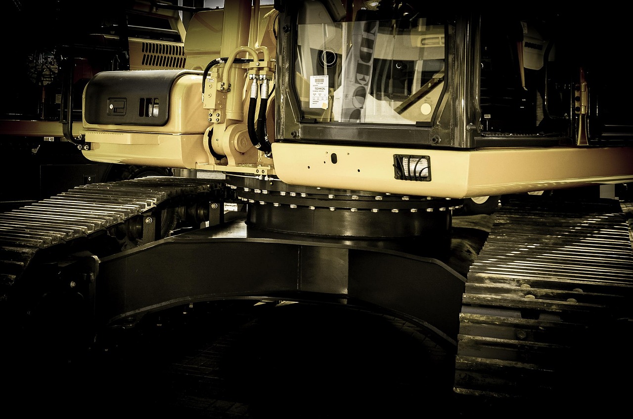 最新款钩机的技术革新与产业应用综述