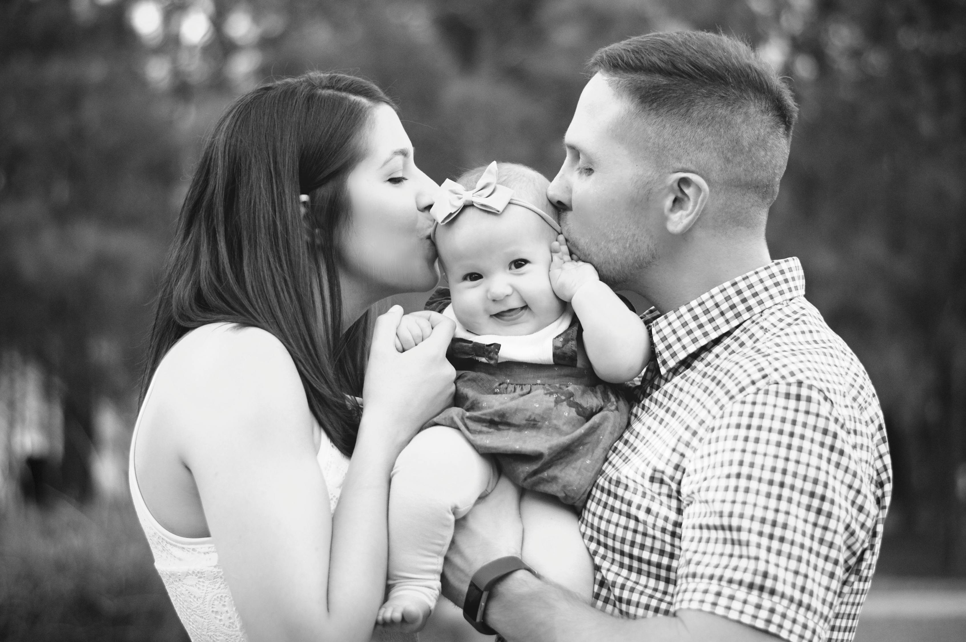 最新抱小孩子的技巧及注意事项全解析