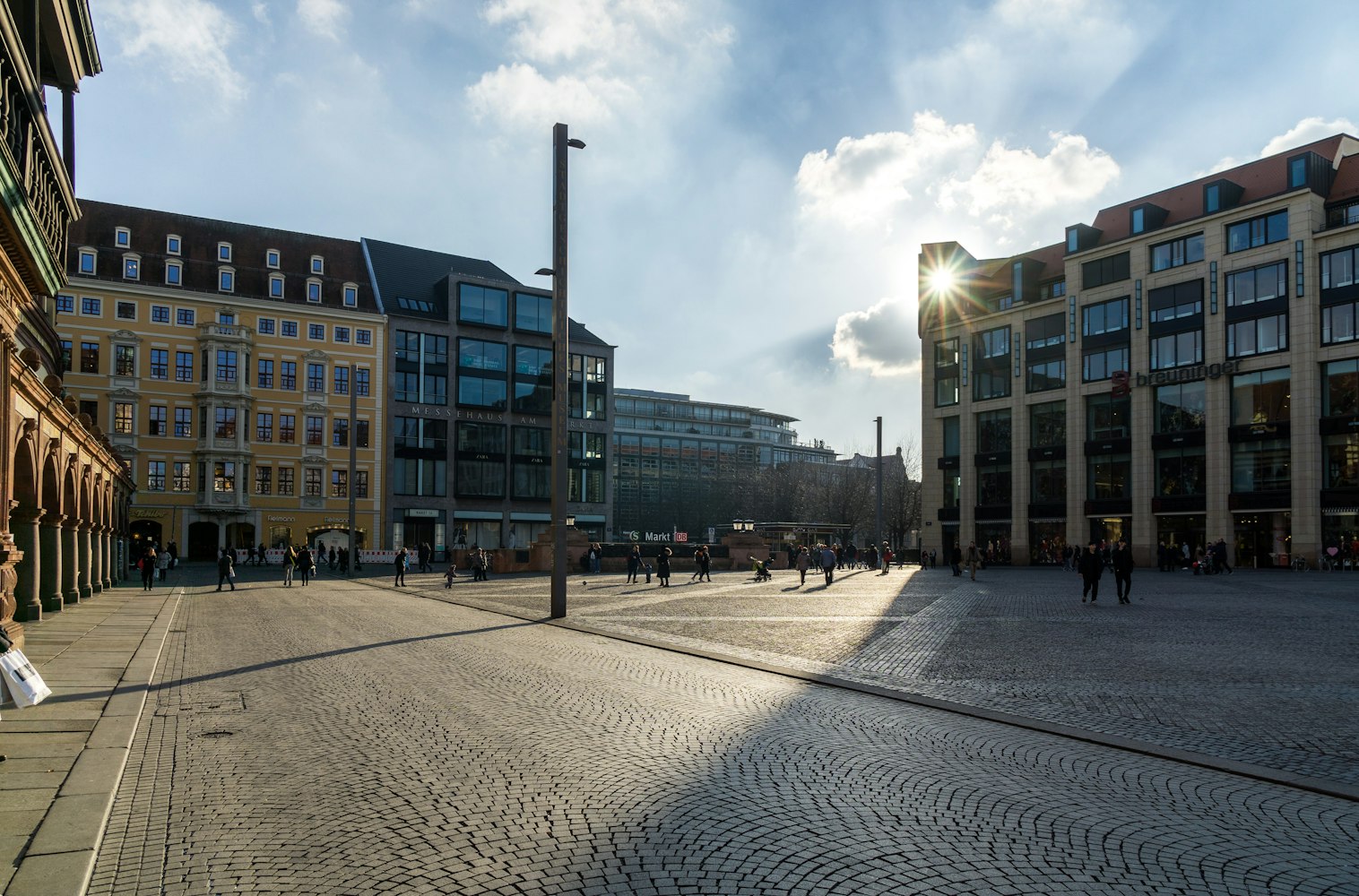 现代城市生活缩影，最新家属楼风采展示