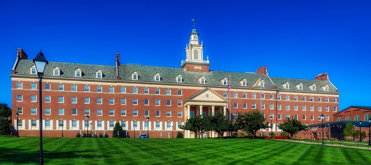 美国最新经济、政治与社会动态报道速递